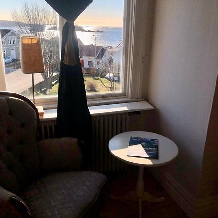 Vacker Vaning Med Havsutsikt I Stroemstads Centrum. Buitenkant foto