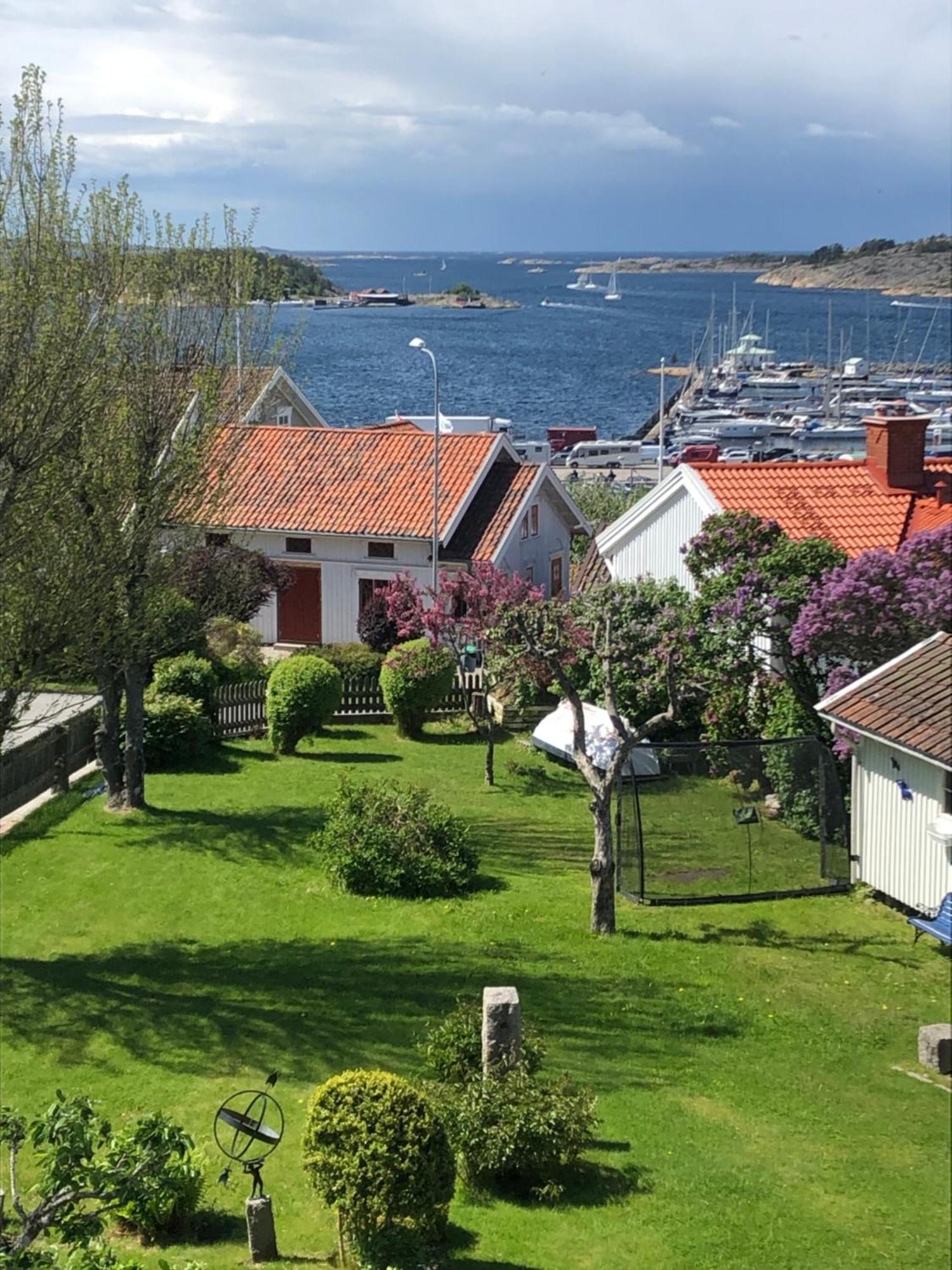 Vacker Vaning Med Havsutsikt I Stroemstads Centrum. Buitenkant foto